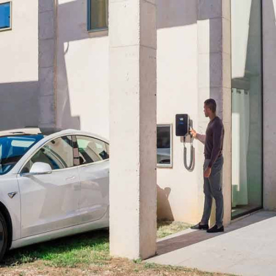 Cargador V2C Trydan trifásico 22Kw T2 con manguera muelle-espiral